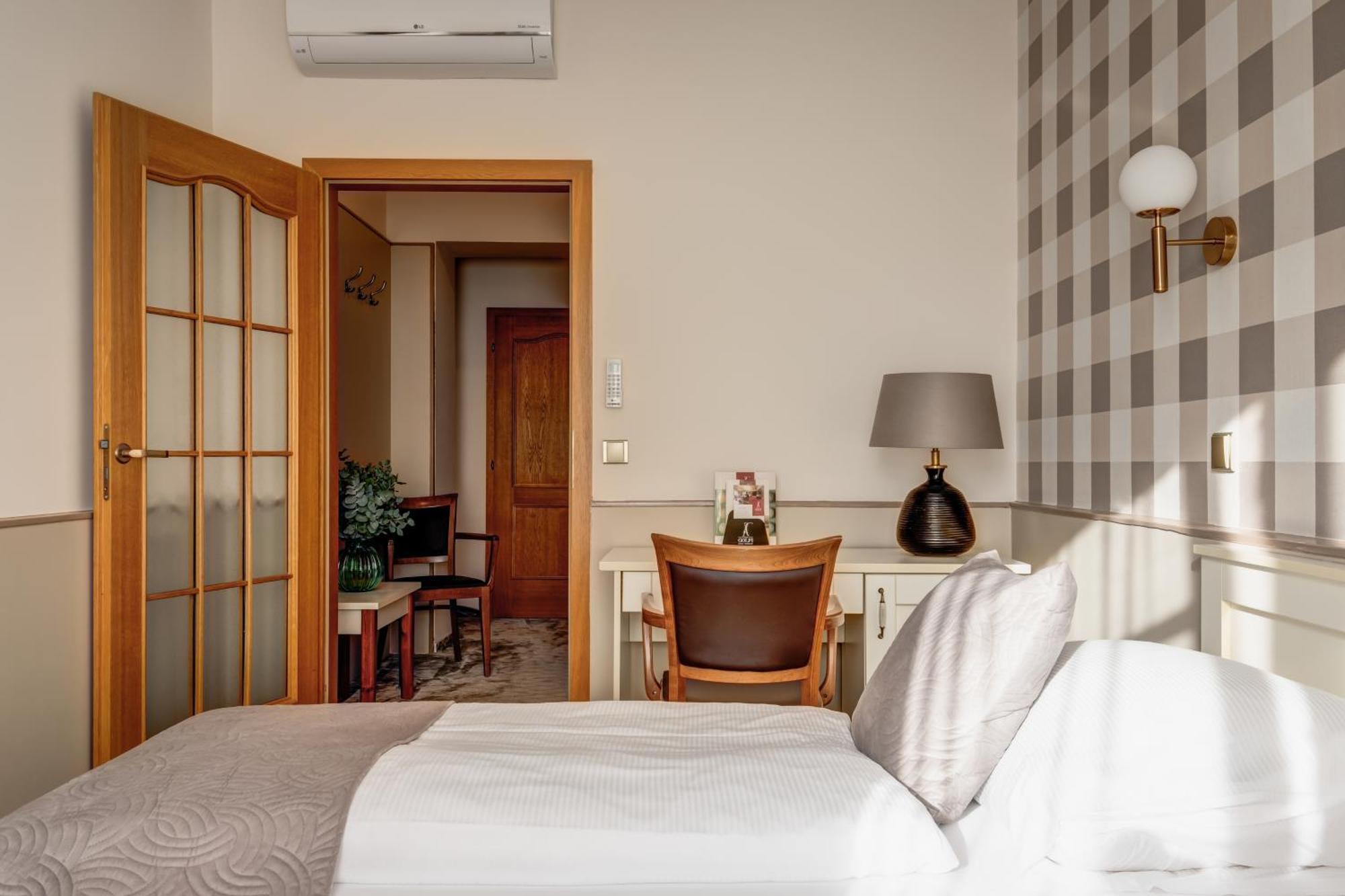 Hotel Golfi Podebrady Exterior photo